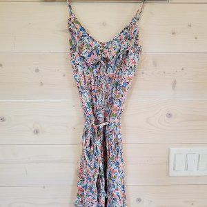 💥2/$30💥 Floral dress w/ ruffle detail & pockets!